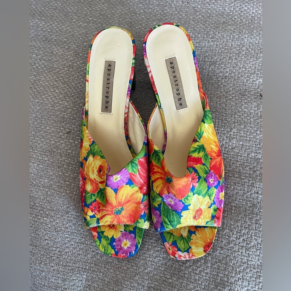 Apostrophe Women's Colorful Floral Mules